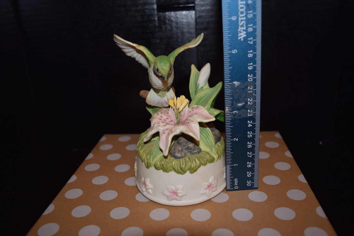 Seymour Mann 1995 Hummingbird Music Box Porcelain Lily Figurine Mr Bernini