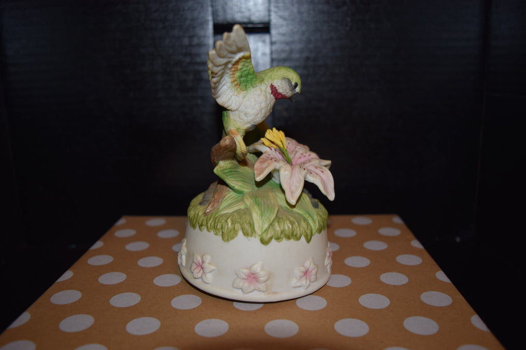 Seymour Mann 1995 Hummingbird Music Box Porcelain Lily Figurine Mr Bernini