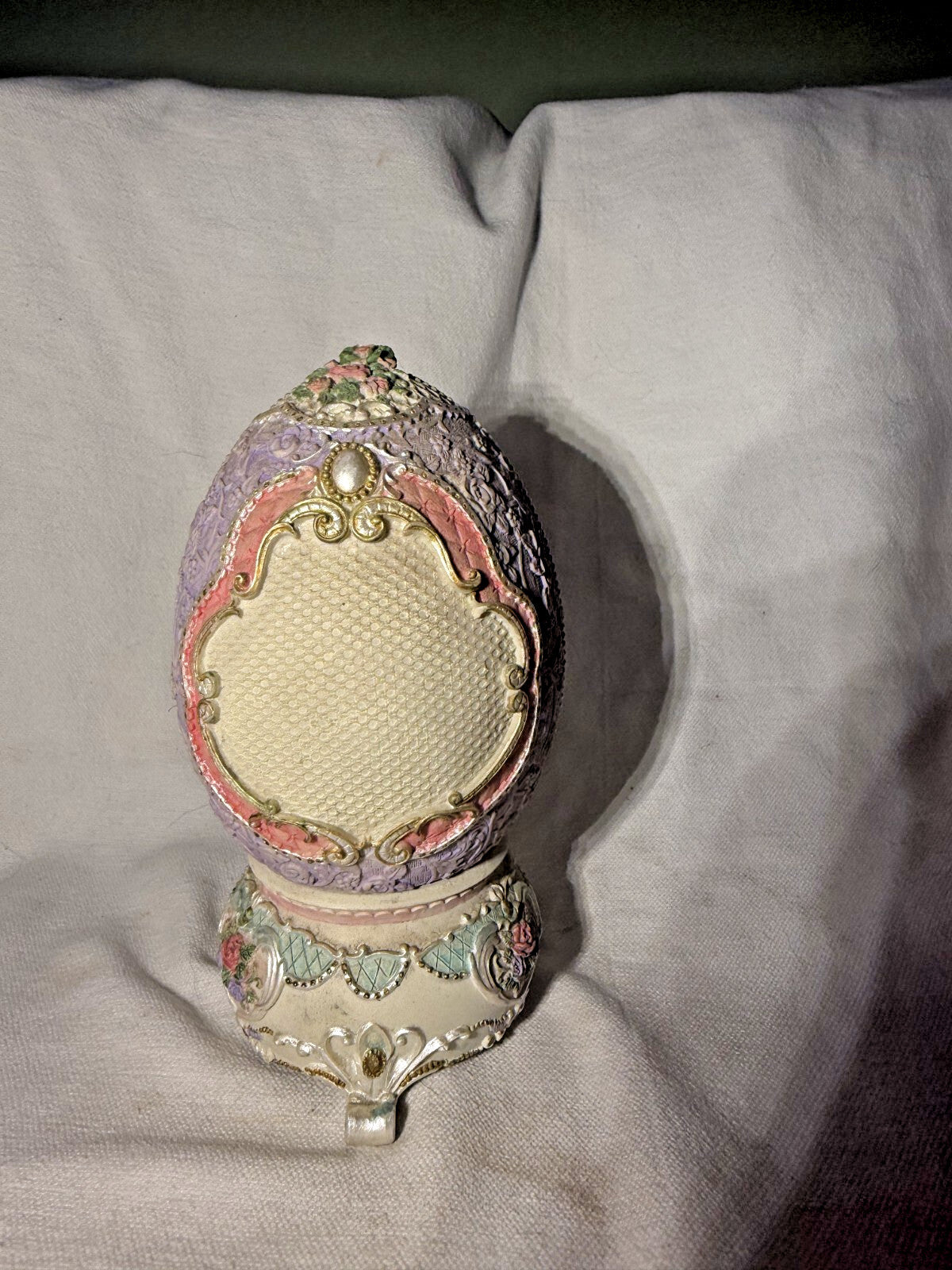 Classic Treasures Pegasus Musical Egg Music Box The Entertainer Victorian Style