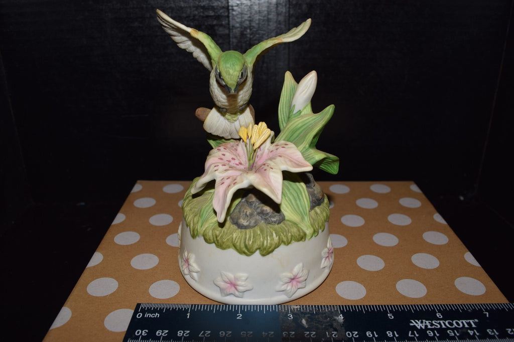 Seymour Mann 1995 Hummingbird Music Box Porcelain Lily Figurine Mr Bernini
