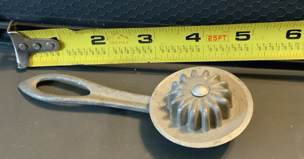 Metal Fluted Wheel Pastry Cutter/Crimper w/ Handle, Flower Floral, 6 in