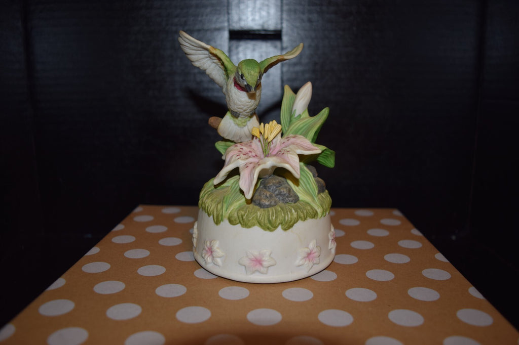 Seymour Mann 1995 Hummingbird Music Box Porcelain Lily Figurine Mr Bernini