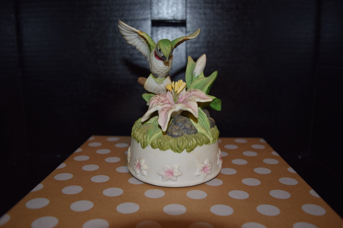Seymour Mann 1995 Hummingbird Music Box Porcelain Lily Figurine Mr Bernini