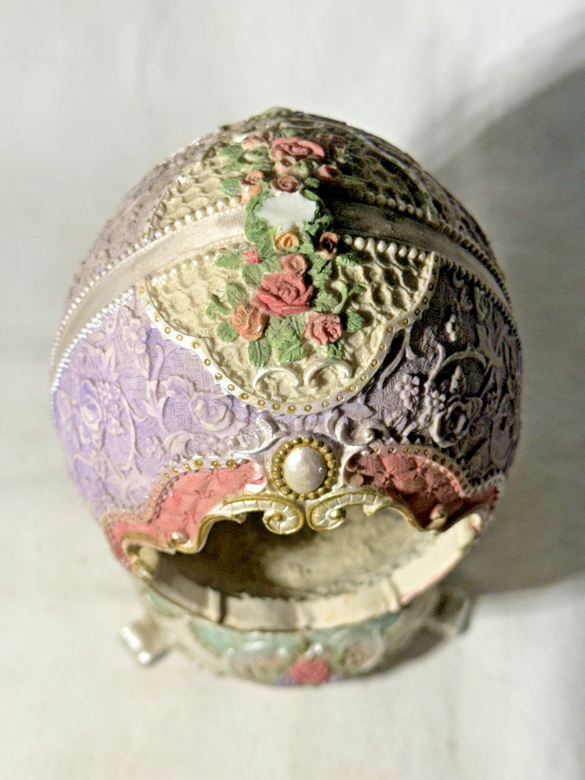 Classic Treasures Pegasus Musical Egg Music Box The Entertainer Victorian Style