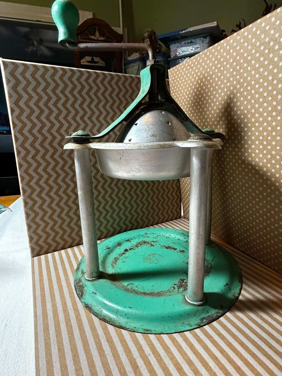 Vintage Geared Hand Crank Rotary Citrus Juicer Aqua Green Metal Working