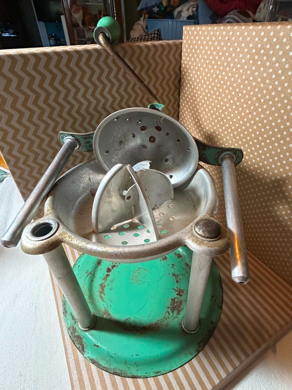 Vintage Geared Hand Crank Rotary Citrus Juicer Aqua Green Metal Working
