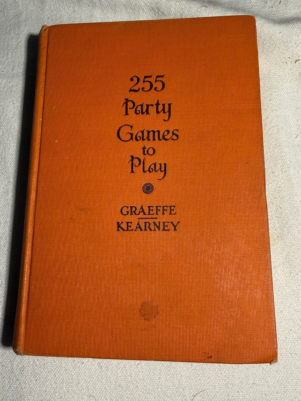 255 Party Games to Play by Clara A. Graeffe
